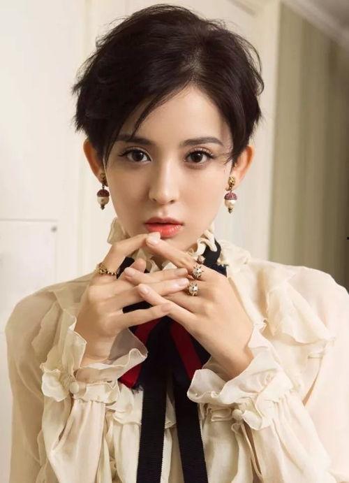 娱乐吃瓜姐娜扎英语